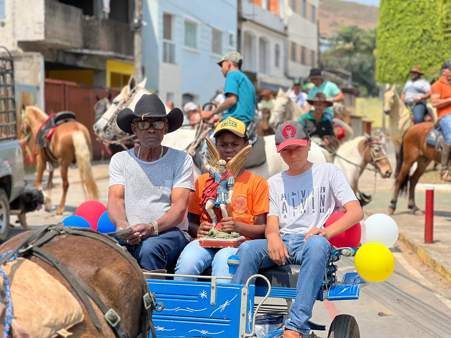 Cavalgada reúne devotos e celebra São Miguel em Santos Dumont